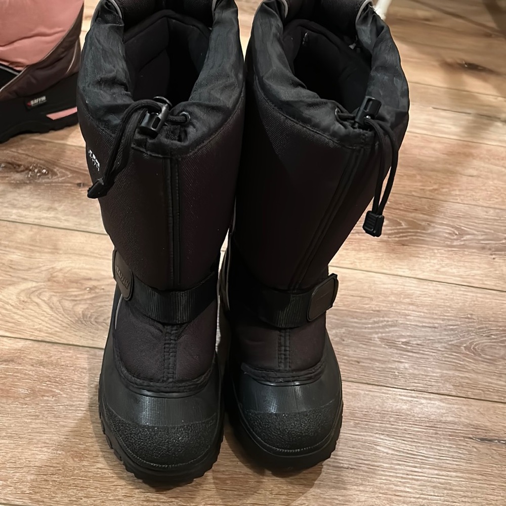 Men’s Baffin winter snow boots size 9